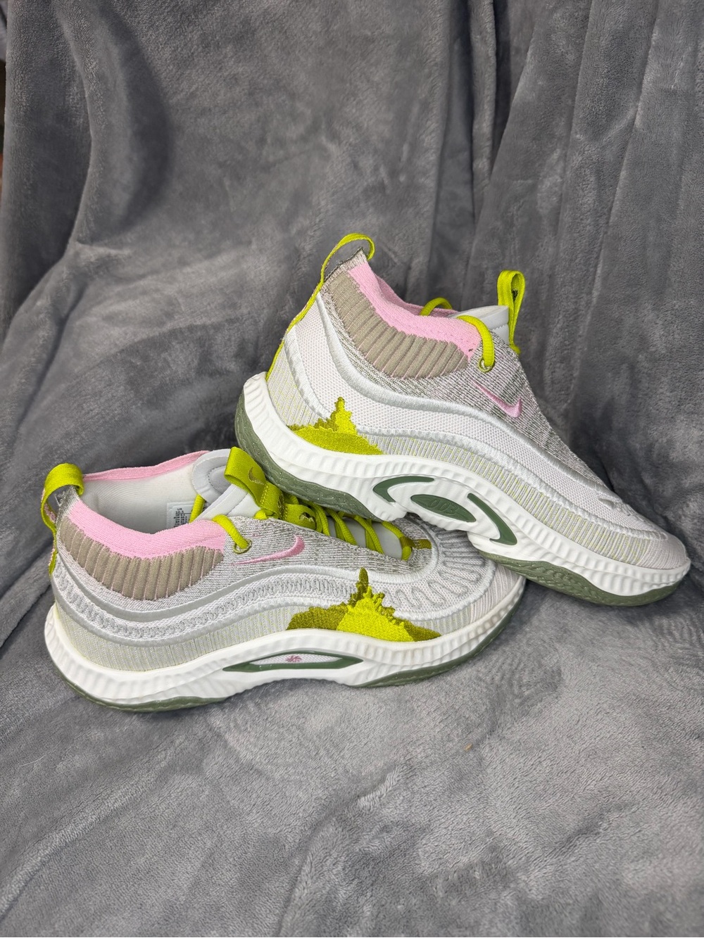 Nike Cosmic Unity 3- Bring it Outside- Phantom Bright Cactus